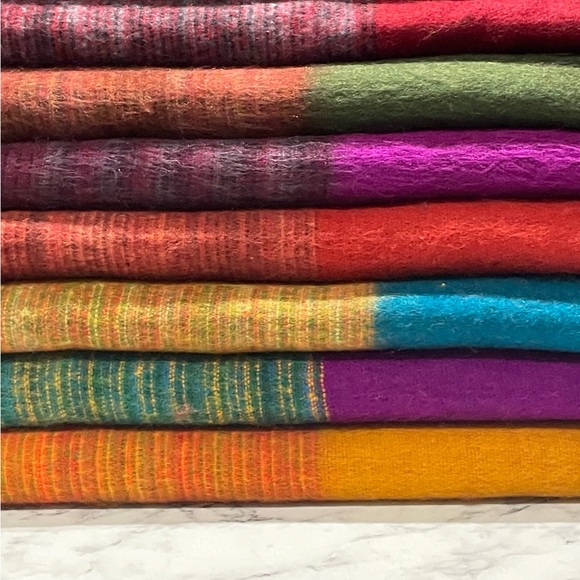 Tibet Soft Shawl or blanket. - Picture 3 of 7